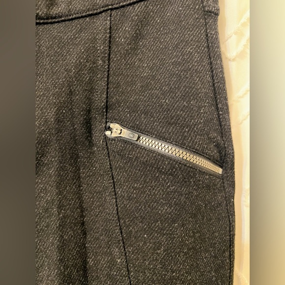 ATHLETA WOMENS STRETCHY SIZE 6 PANTS ZIPPERED POCKETS IN FRONT GREAT CONDITION - Picture 2 of 7